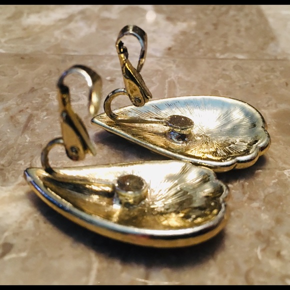 Vintage Enamel Tear-drop clip-on costume Earrings. - Picture 3 of 5